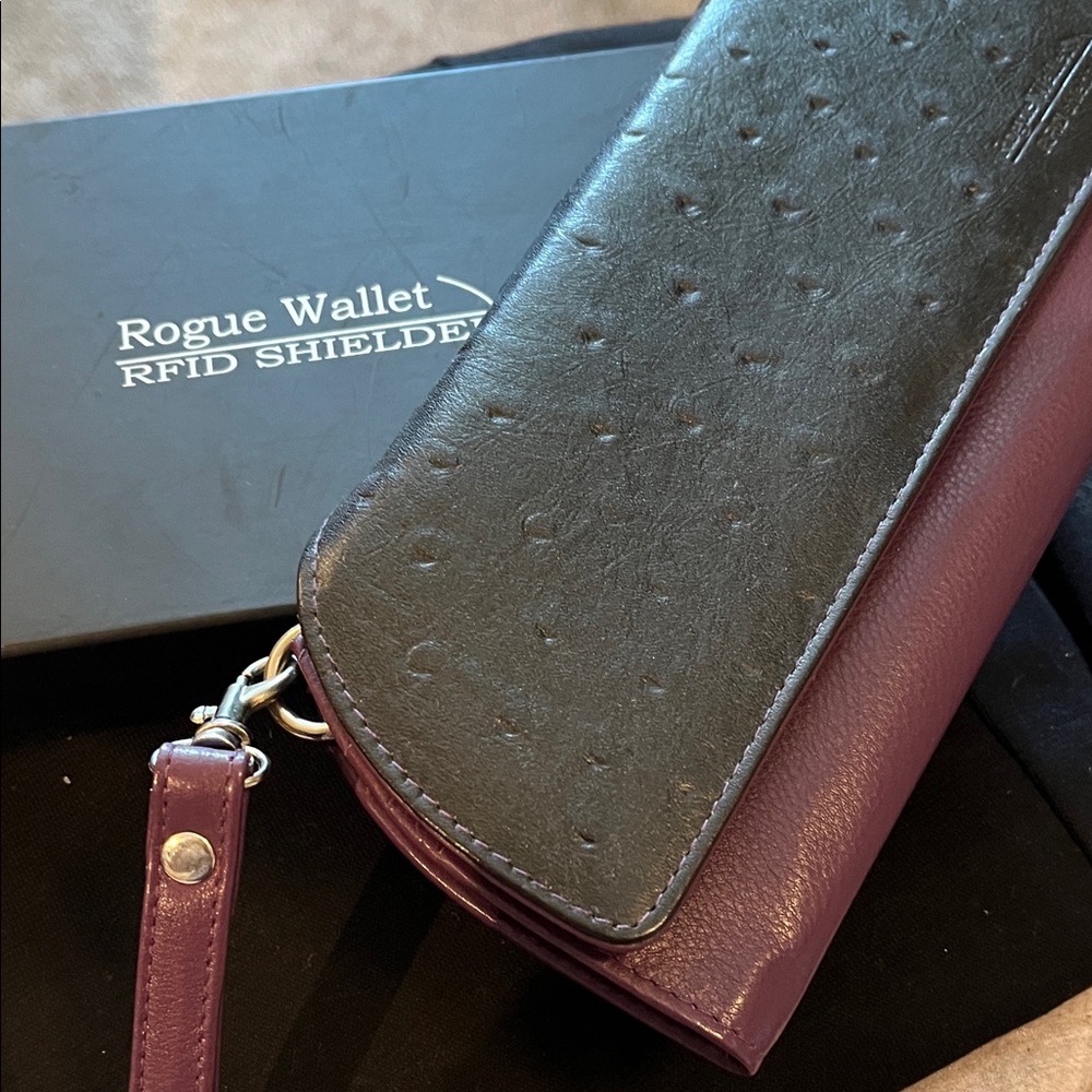 Rogue Wallet RFID Shielded Women's Wristlet - Black & Plum